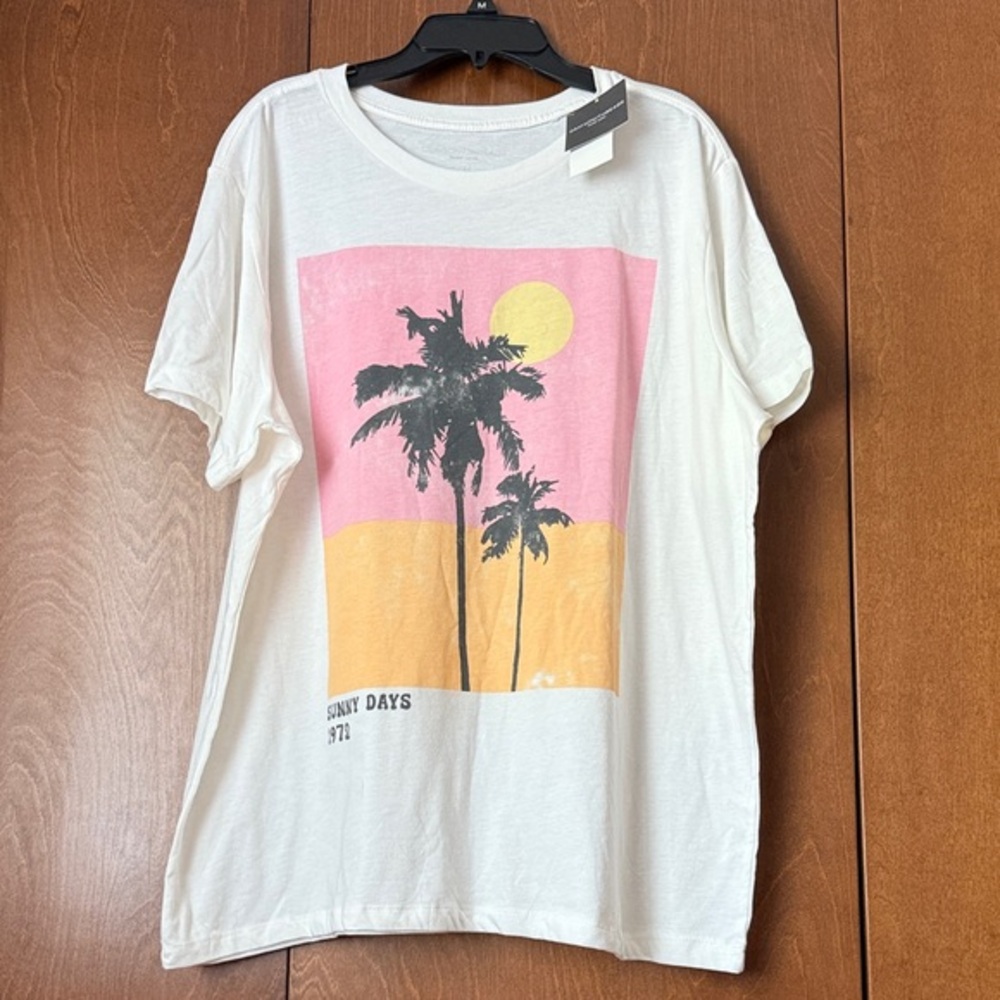 Greyson/Threads NWT Sz 1X Graphic Tee with Palm Tree Design